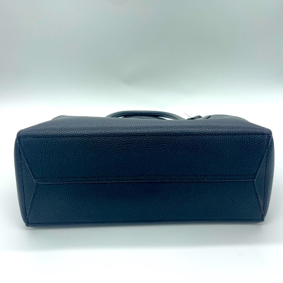 🎉🎉🎉SOLD🎉🎉🎉Black & Silver Michael Kors Purse - Picture 7 of 10